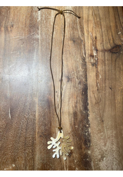Collar cuerda y asta tallado coral
