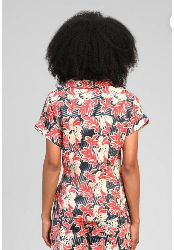 Blusa estampado flores marino/coral